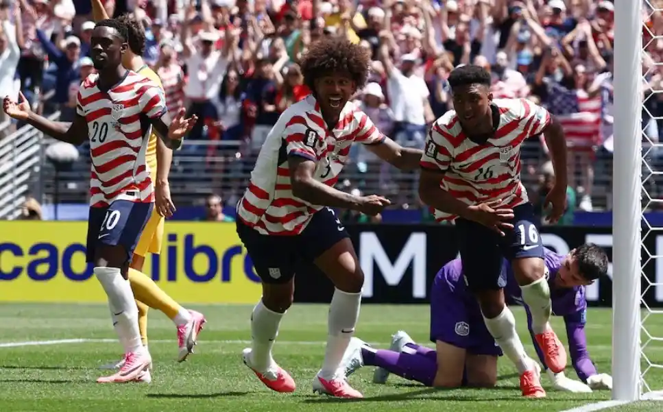 U.S. Advances to World Cup Round of 32 After Dominant Win Over Australia